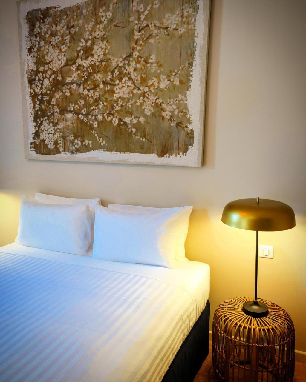 Hotel Domaine De La Limetiere Neuvy-le-Roi Habitación foto